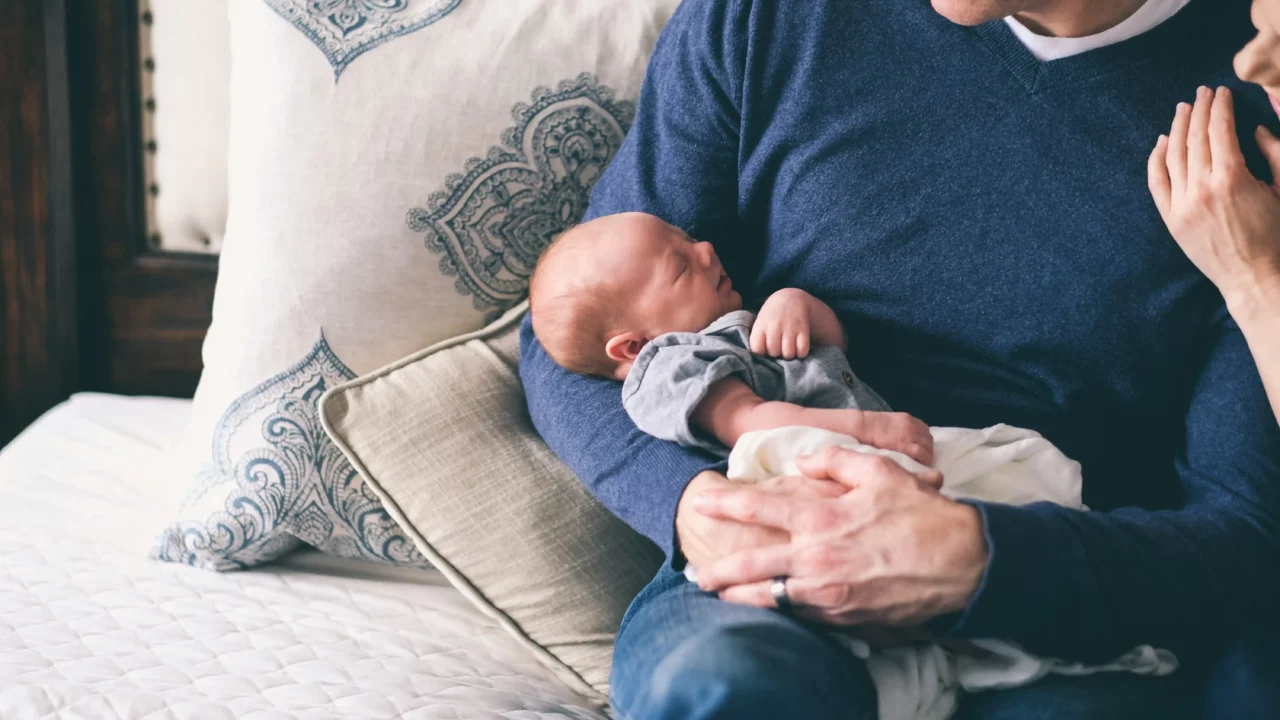 Nouveau congé de naissance de juillet 2026 : quels sont vos droits de parents ?